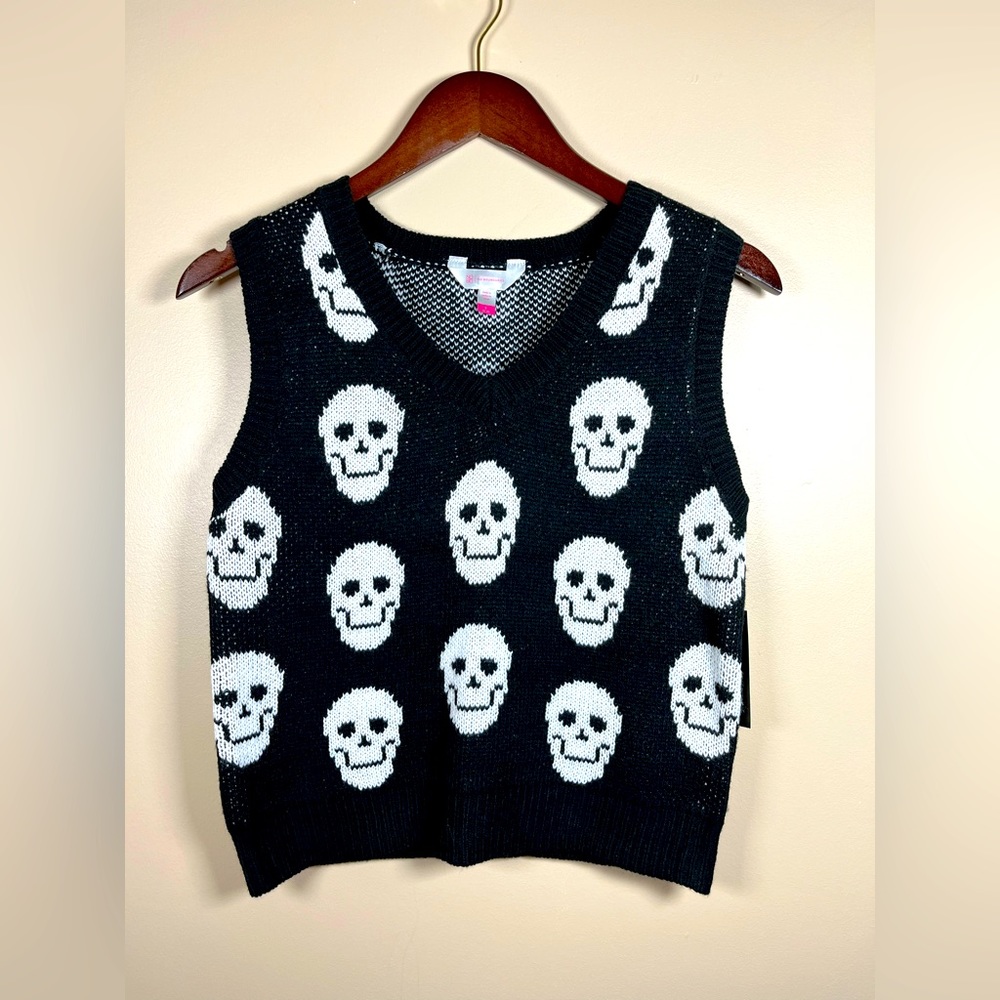 NWT: Skull sweater vest